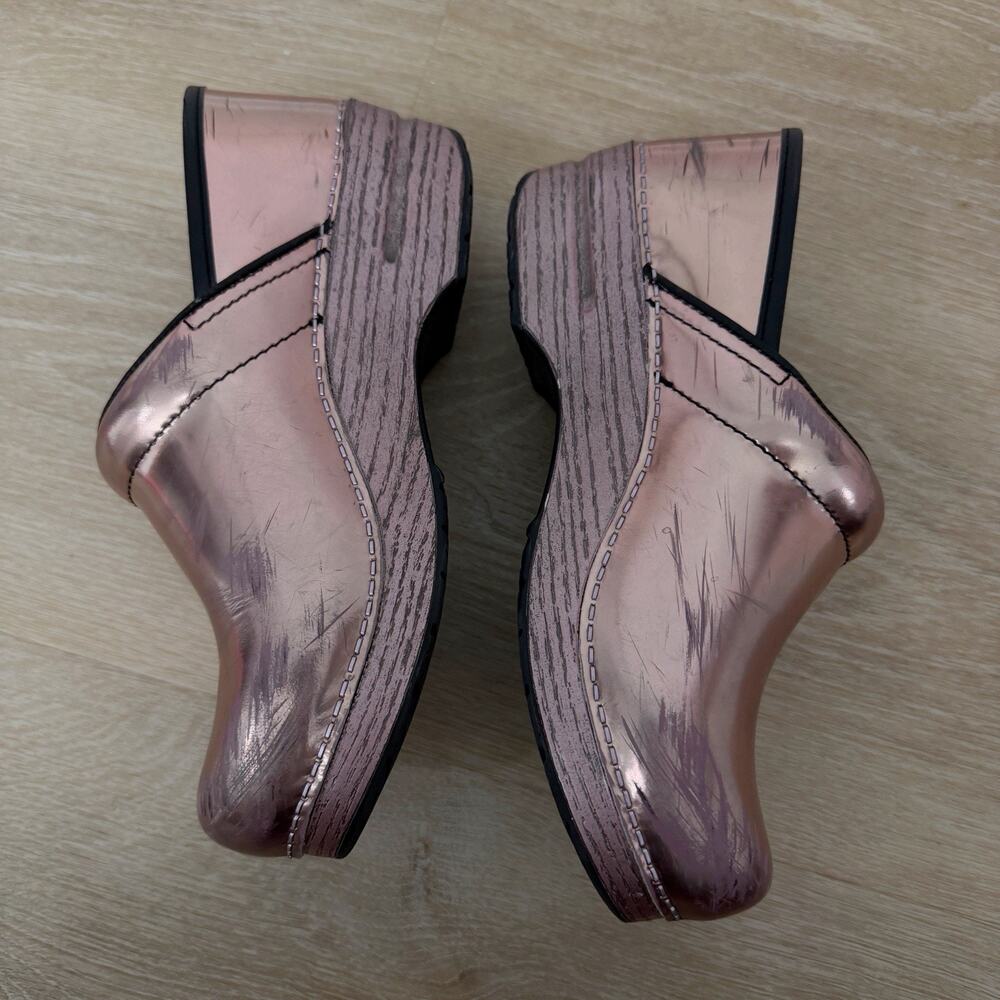 Women’s Dansko Professional Rose Chrome Metallic Clogs Shoes 39 / 8.5-9 - Picture 3 of 8